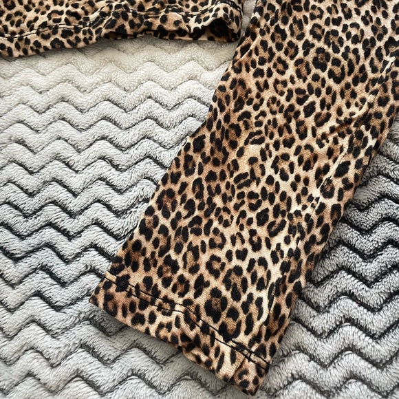 EUC Alice + Olivia Women’s Long Sleeve Mini Leopard Print Cropped Top Size XS - Picture 3 of 10